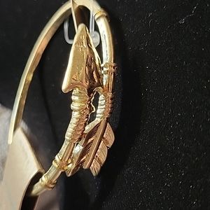 MIA gold arrow bracelet